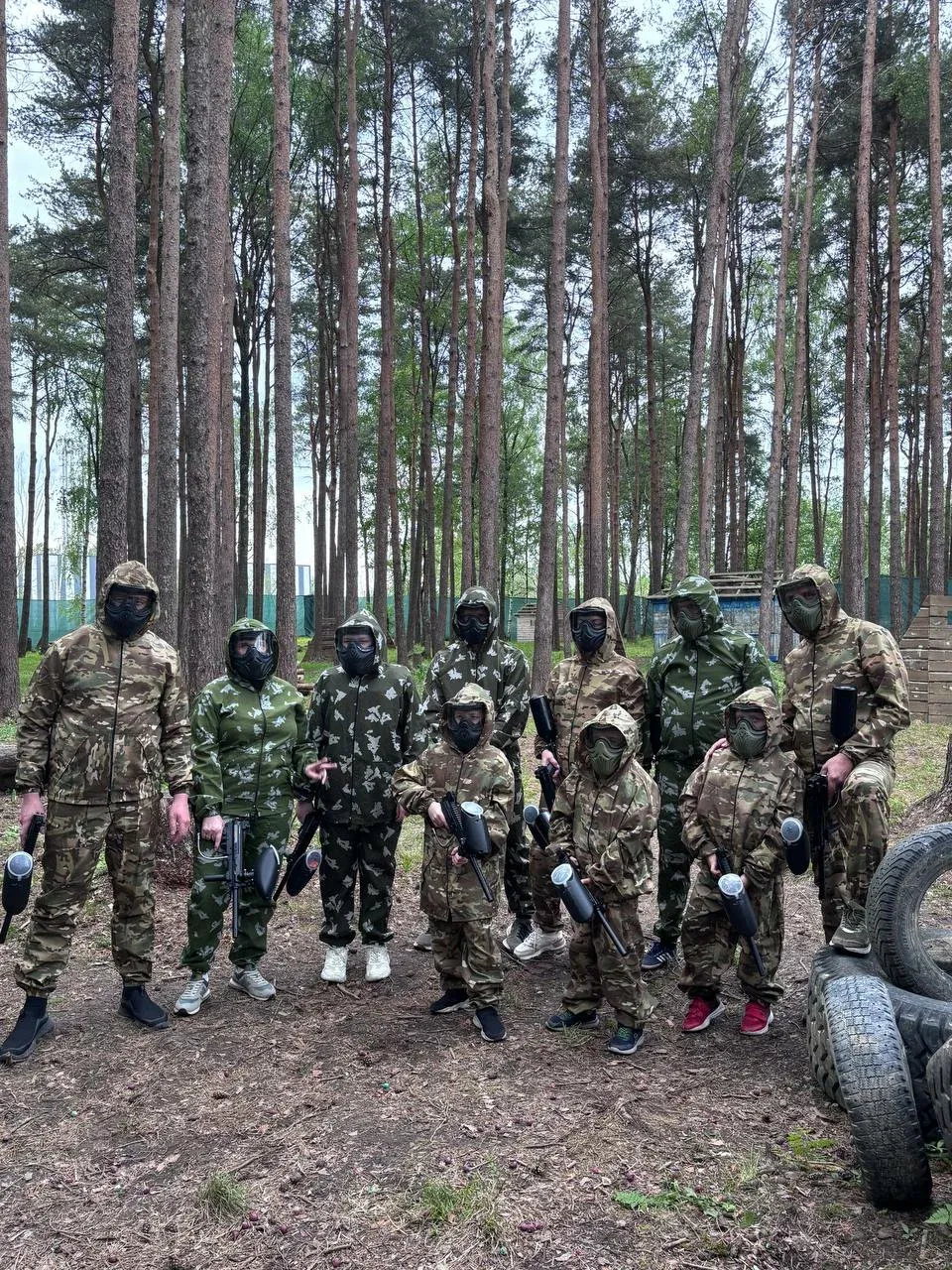 Компания после игры в пейнтбол рядом с Девяткино